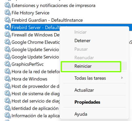 Menú contextual del servicio Firebird Server - DefaultInstance con la opción Reiniciar resaltada